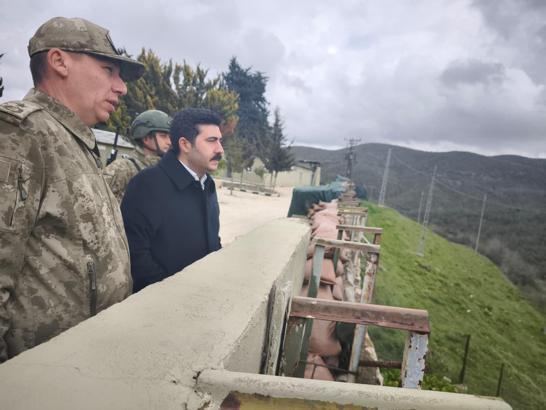 Yayladağı Kaymakamı Suriye sınırındaki karakolları denetledi
