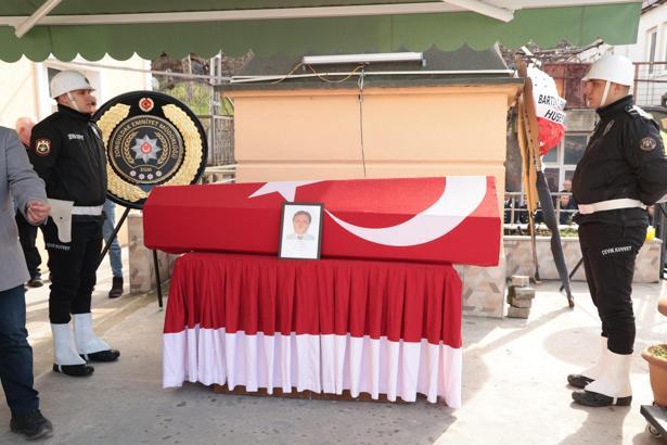 Emekliliğine 4 gün kala kazada ölen polis, memleketi Zonguldak'ta defnedildi