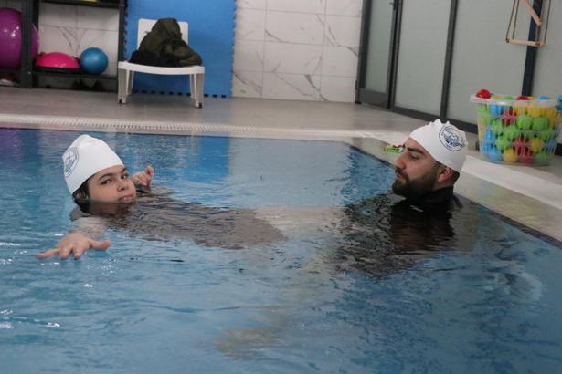 Hidrosefali hastası Zeynep, hidroterapi ile güç depoluyor/Ek fotoğraflar
