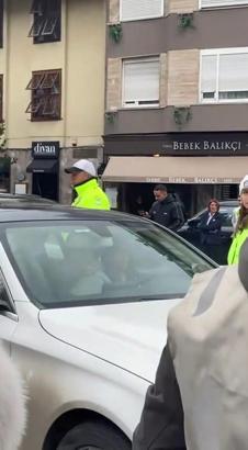 İstanbul - Bebek’te trafiği kapatıp aracında dans eden kadın gözaltına alındı; kaçarken yakalandı