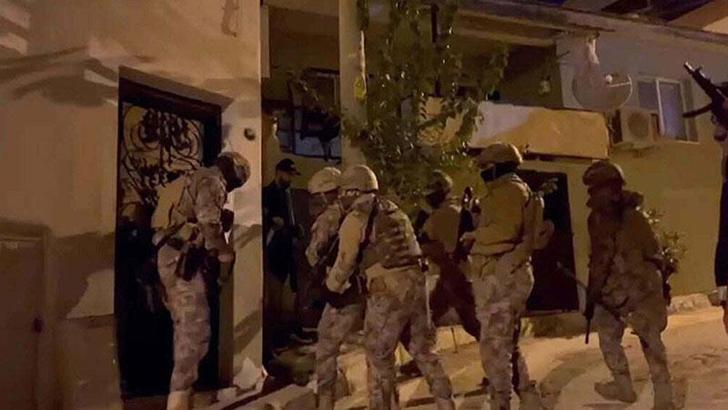 İzmir'de FETÖ operasyonu: 12 gözaltı