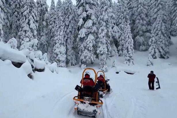 JAK timinden karla kaplı ormanda zorlu tatbikat