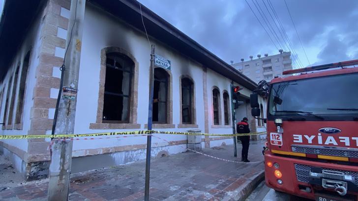 Devlet Bahçeli'nin de eğitim gördüğü, restorasyon halindeki 115 yıllık okulda yangın