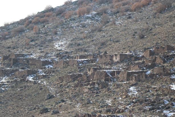 Erciyes'in eteklerinde heyelan riski nedeniyle taşınan mahalledeki bin yıllık 'Roma havuzu' tahrip edildi / Ek fotoğraflar