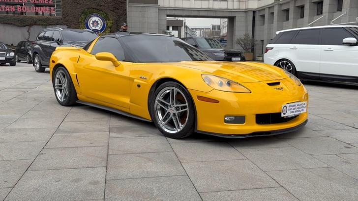 İstanbul- İstanbul'da kaçakçılara yönelik operasyonda 11 lüks araca el konuldu; 14 şüpheli yakalandı