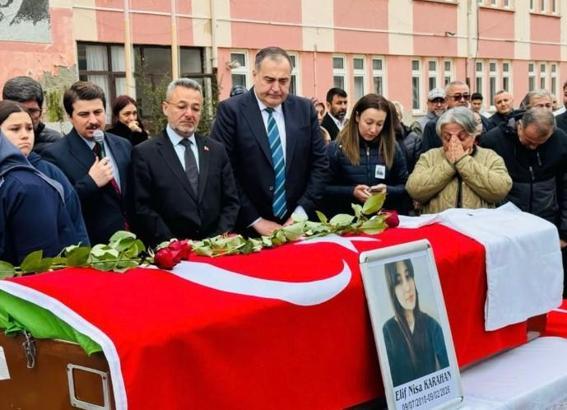 TIR ile otomobilin çarpıştığı kazada yaralanan liseli Elif, kurtarılamadı