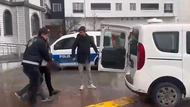 'Birini bıçaklamam lazım' diyerek evden çıkıp 16 yaşındaki kız çocuğunu bıçakladı