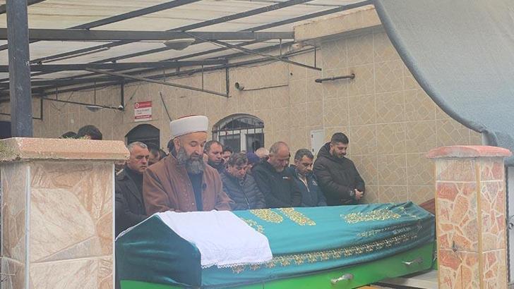 Ailesini katledip intihar eden şüpheli ile annesi toprağa verildi