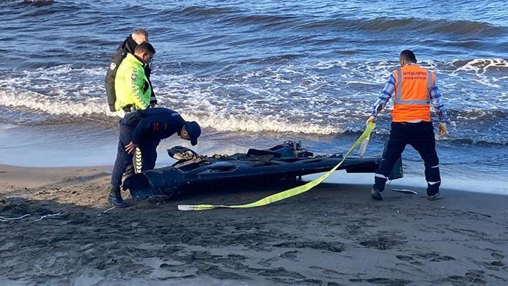 Ordu’da kıyıda bulunan insansız hava aracı parçası, inceleme yapılmak üzere polise teslim edildi