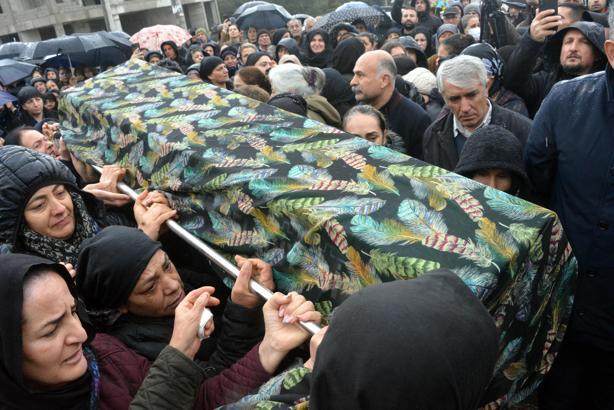 Ayrılmak isteyen kız arkadaşını otomobilde boğup, teslim oldu