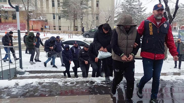 Erzurum merkezli 29 ilde siber dolandırıcılık operasyonu; 68 gözaltı