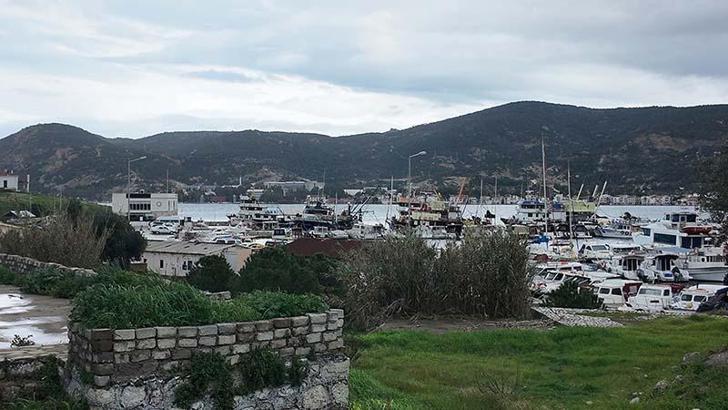 İzmir'de göçmen botu battı; 3 ölü