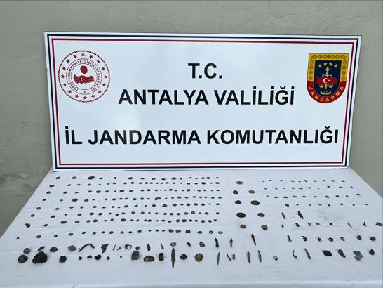 Alanya’da tarihi eser kaçakçılığı operasyonu: 281 eser ele geçirildi