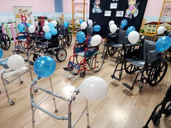 Kreş öğrencilerinin topladığı şişe kapaklarıyla alınan 21 engelli aracı, ihtiyaç sahiplerine verildi