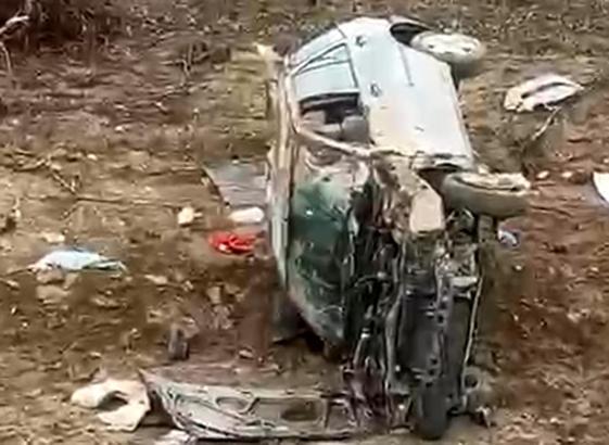 Otomobil şarampole yuvarlandı: 2 yaralı