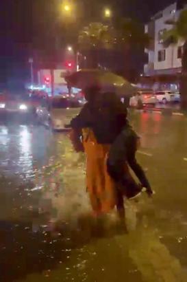 Osmaniye’de sağanak ve fırtına; ekipler mahsur kalanları sırtında taşıdı