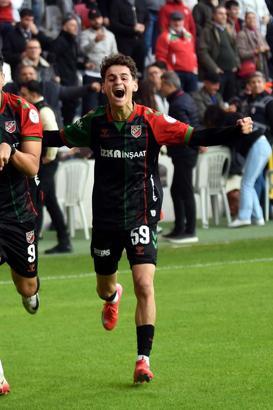 Karşıyakalı Adem'i Fenerbahçe kaptı