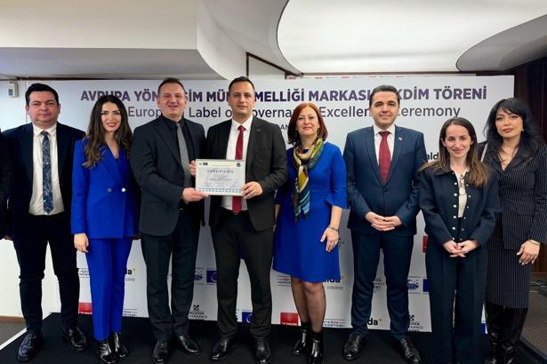 Bornova Belediyesi'ne Avrupa'dan demokrasi ve yönetişim tescili