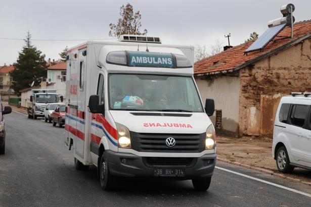 30 kişi tarafından evinden çıkarılan fil hastası, Ankara'ya götürüldü / Ek fotoğraflar