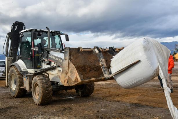 Bursa Büyükşehir Belediyesi’nden hayvan yetiştiricilerine yem desteği