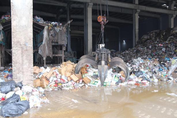 Van'da son kullanma tarihi geçmiş 2 ton gıda imha edildi