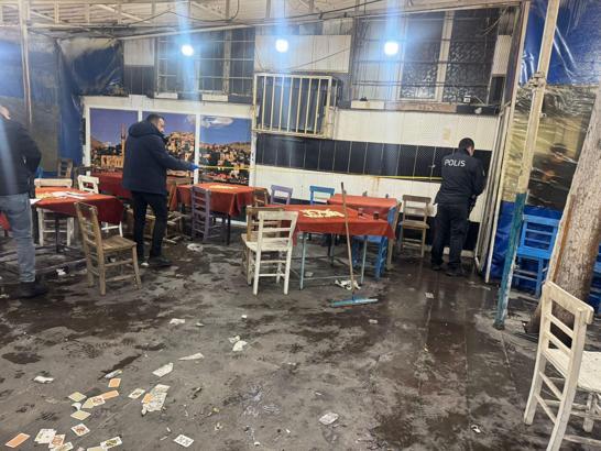 Kıraathanede otururken saldırıya uğrayan amca-yeğen yaralandı