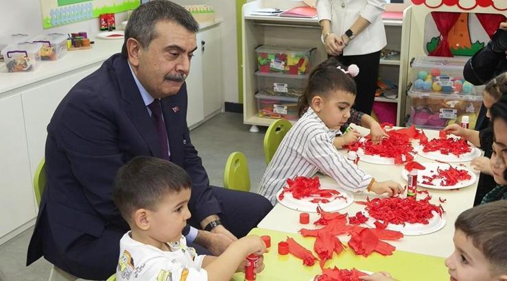 İstanbul- Bakan Tekin, Beykoz Belediyesi Sevgi Bahçesi Anaokulu'nu ziyaret etti