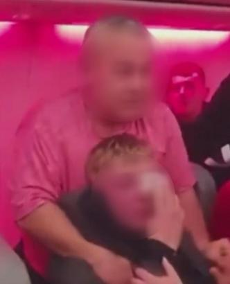 İstanbul - Antalya'dan kalkan uçaktaki yolcuların kavgası kamerada; 2 yolcuya ömür boyu uçuş yasağı