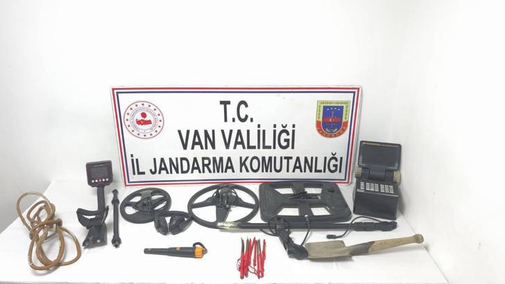 Van'da kaçak kazı yapan 3 kişi suçüstü yakalandı