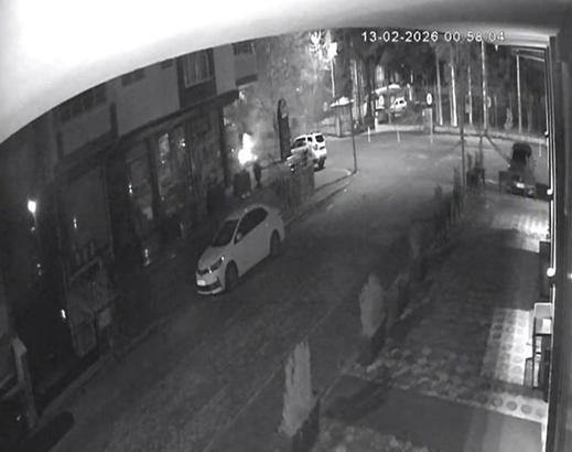 Kırşehir’de park halindeki otomobil yandı; o anlar kamerada