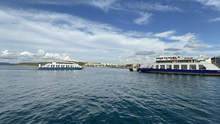 Bozcaada ve Gökçeada'da feribot seferlerine 'fırtına' engeli