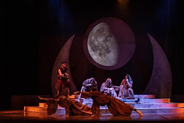 İstanbul- Çağdaş operanın iki yeni eseri 'Tehlikeli Oyun' ve 'Deli Dumrul'un dünya prömiyeri yapıldı