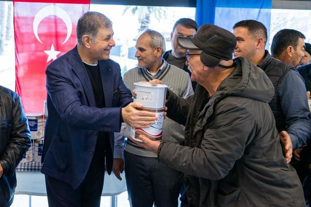 İzmir'de küçük ölçekli balıkçıya dayanışma eli