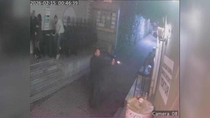 Eğlence mekanına ateş açıp, biri kadın, 2 kişiyi vurdu