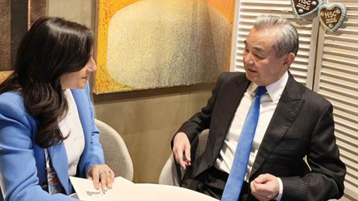 Çin Dışişleri Bakanı Wang, Kanadalı mevkidaşı Anand ile görüştü