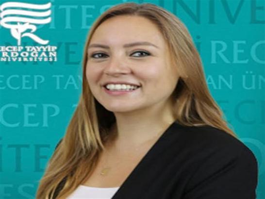 Evinin balkonundan düşen akademisyen, son yolculuğuna uğurlandı