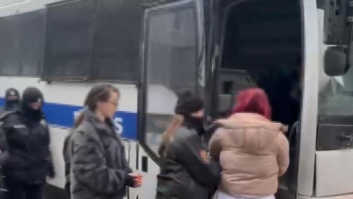 İstanbul - 'OnlyFans'ta müstehcen içerik paylaşan şüpheliler adliyeye sevk edildi