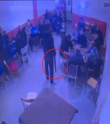 Kahvehanedeki pompalı tüfekli saldırı kamerada