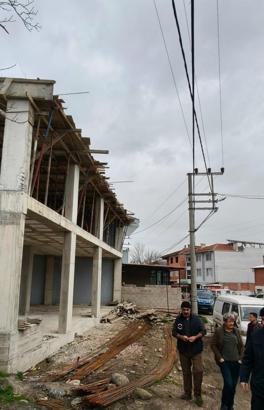 Elektrik akımına kapılan işçi, inşaatın 2'nci katından düşüp yaralandı