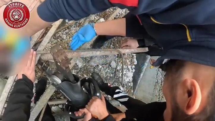 İnşaatın 1’inci katından düşüp başına demir saplanan işçi öldü