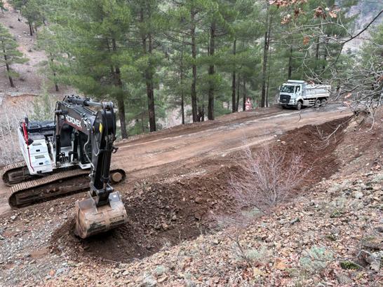 Yahyalı’da sel ve heyelan sonucu kapanan yollar, ulaşıma açıldı