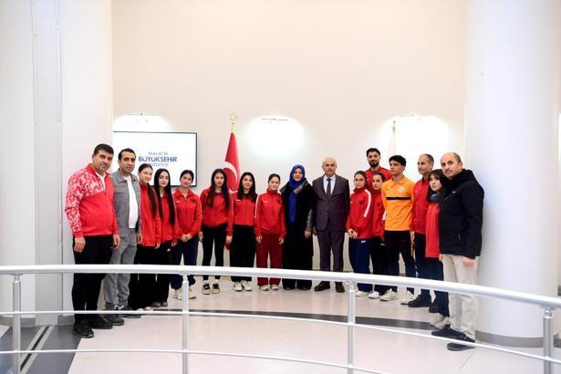 Malatyalı sporculardan Sami Er'e ziyaret