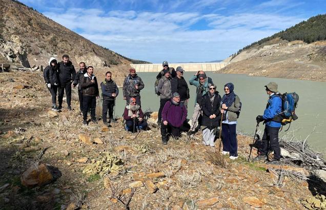 Doğaseverler, dağ yürüyüşünde bir araya geldi