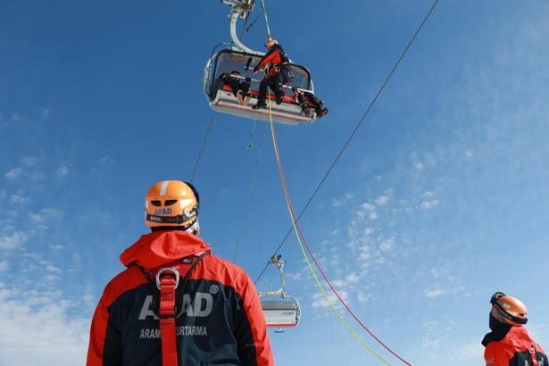 Yıldız Dağı Kayak Merkezi'nde arama-kurtarma tatbikatı
