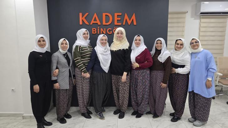 Bingöl’de KADEM üyelerinden Zeynep Güneş Akgün’e şalvarlı destek