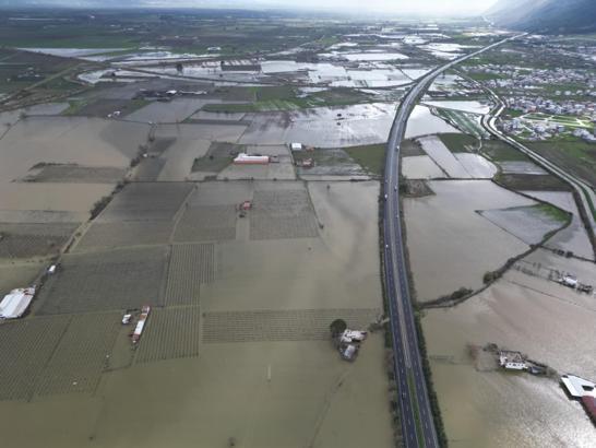Gediz Nehir taştı; su altında kalan ova dronla görüntülendi