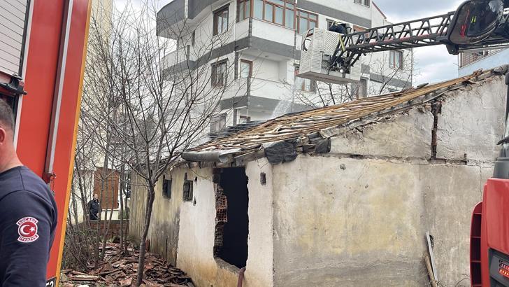 Metruk evdeki yangını itfaiye söndürdü