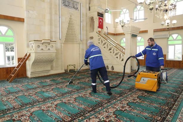 Akdeniz’de Ramazan öncesi camilerde kapsamlı temizlik