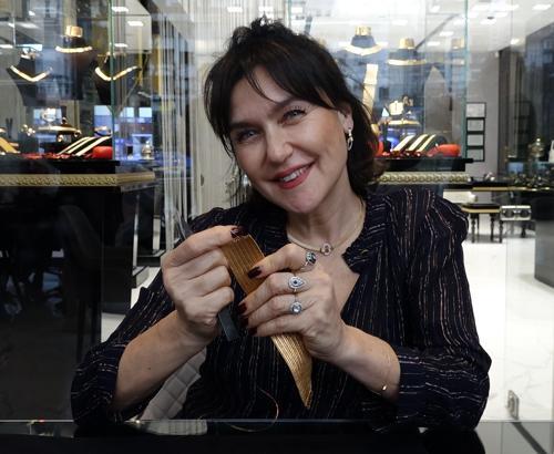 Şevval Sam, Trabzon hasırını işleyen kadınlara eşlik etti