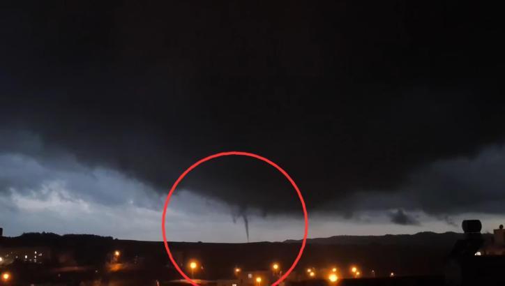 Adana'da sağanak; yollar göle döndü (2)